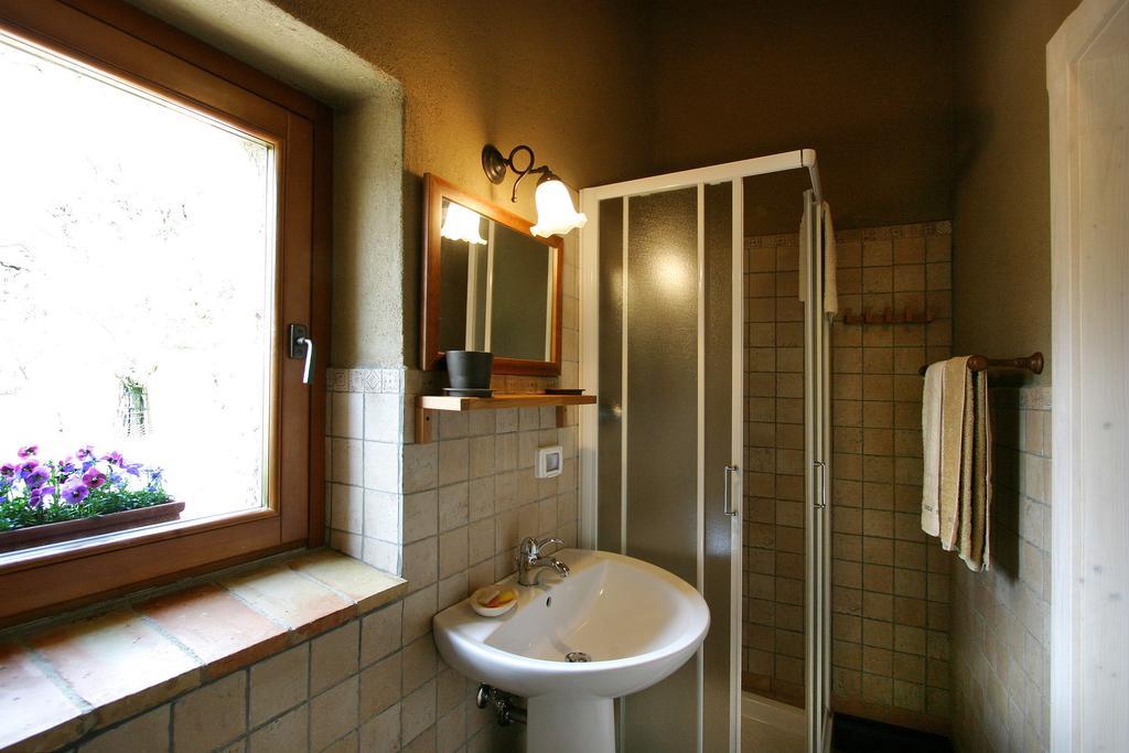 Castelsantangelo sul Nera B&B Cascina Dell'Orso الغرفة الصورة