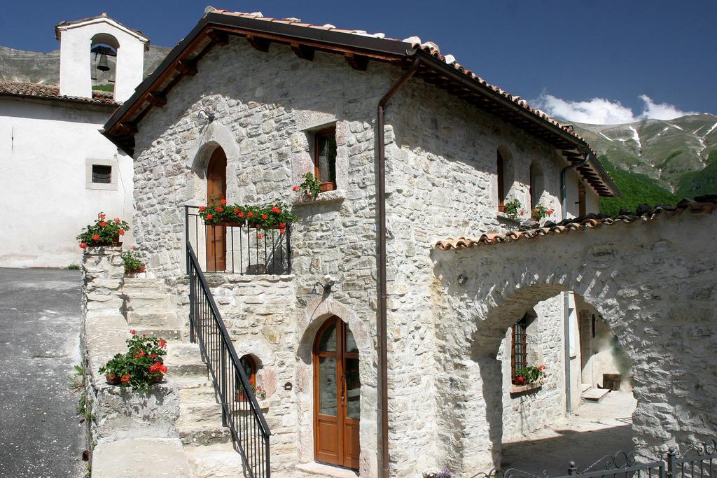 Castelsantangelo sul Nera B&B Cascina Dell'Orso المظهر الخارجي الصورة