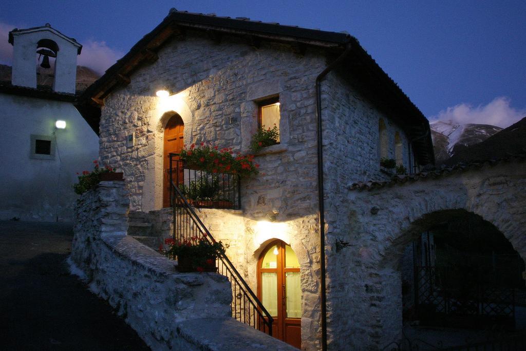 Castelsantangelo sul Nera B&B Cascina Dell'Orso المظهر الخارجي الصورة